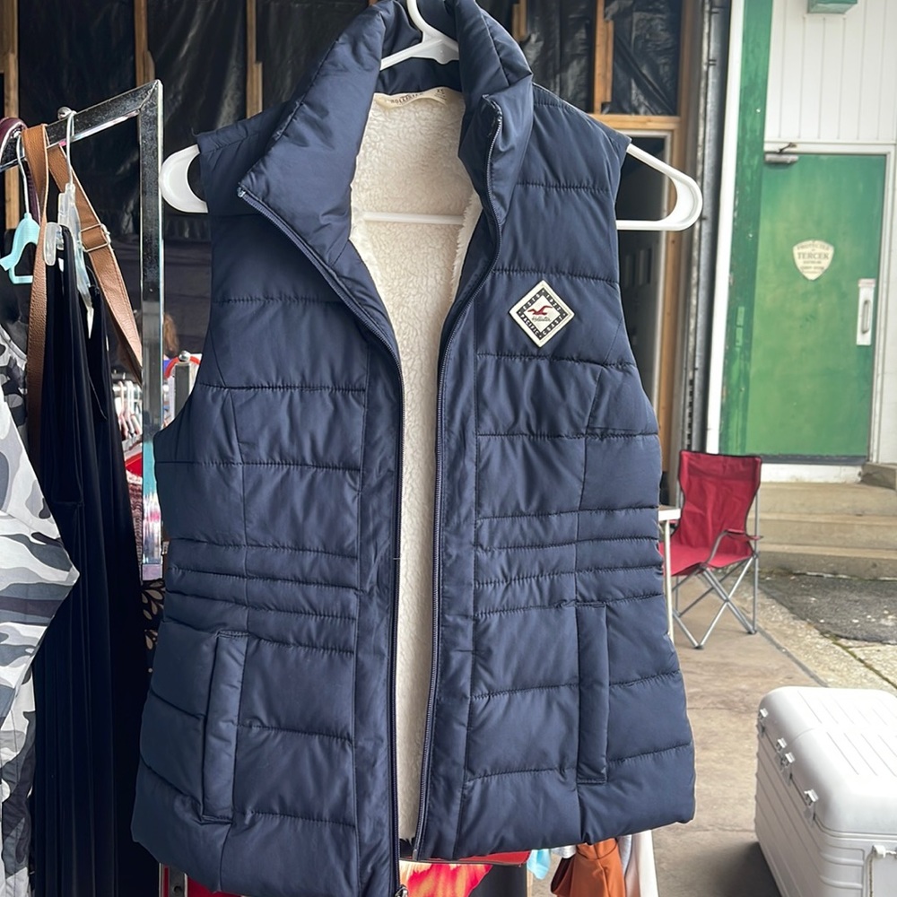 hollister vest XS